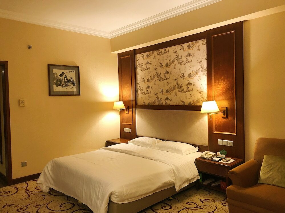Фото Dongguan Gladden Hotel