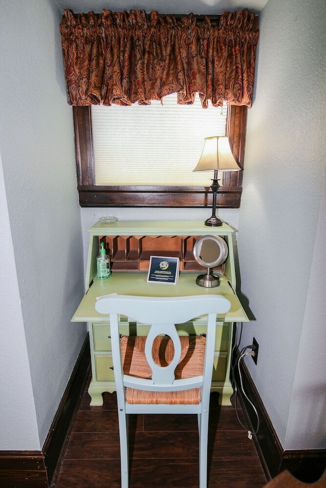 Фото Iron Horse Inn