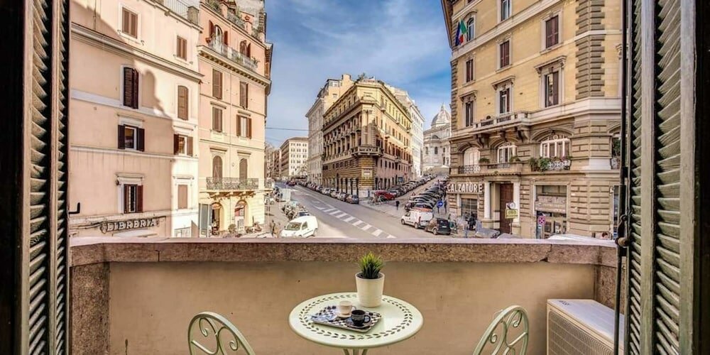 Фото Cavour Colosseum with Balcony