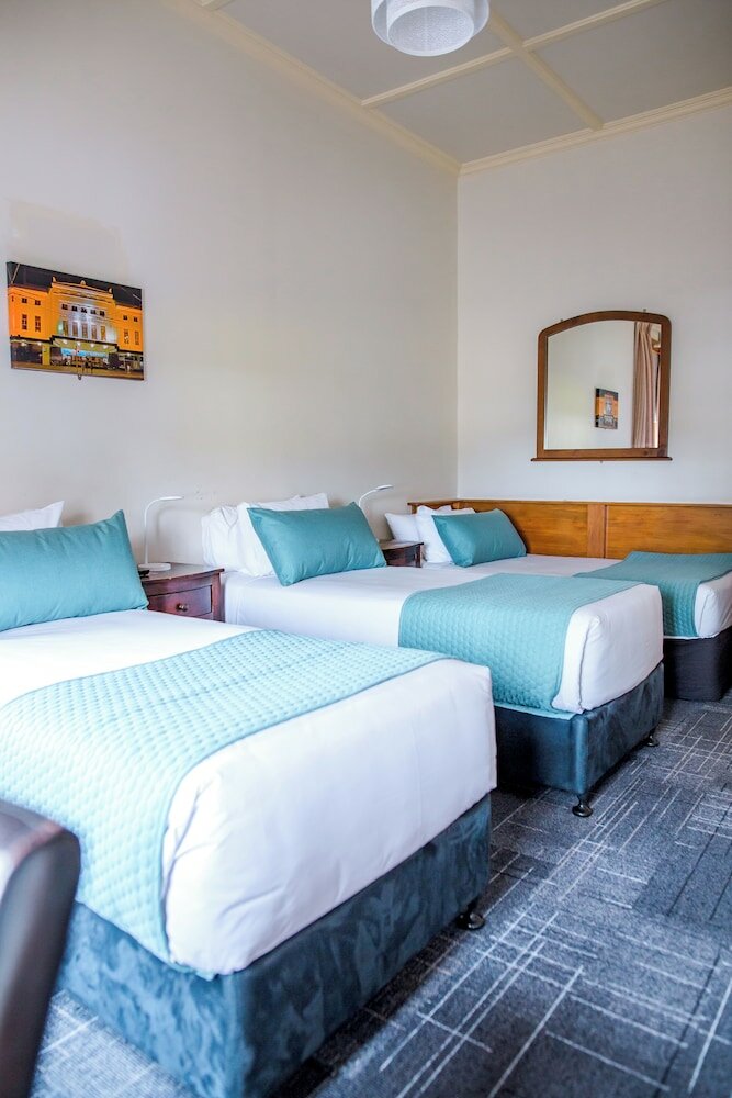 Фото The Cambridge Hotel