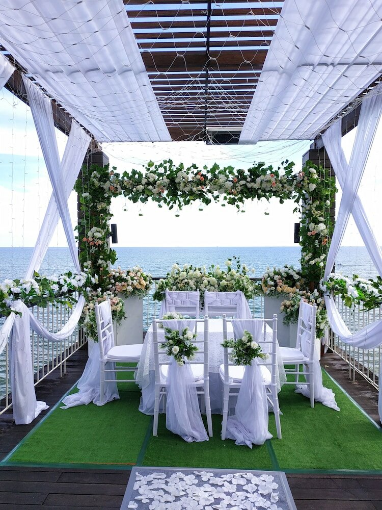 Фото Golden Tulip Balikpapan Hotel & Suites