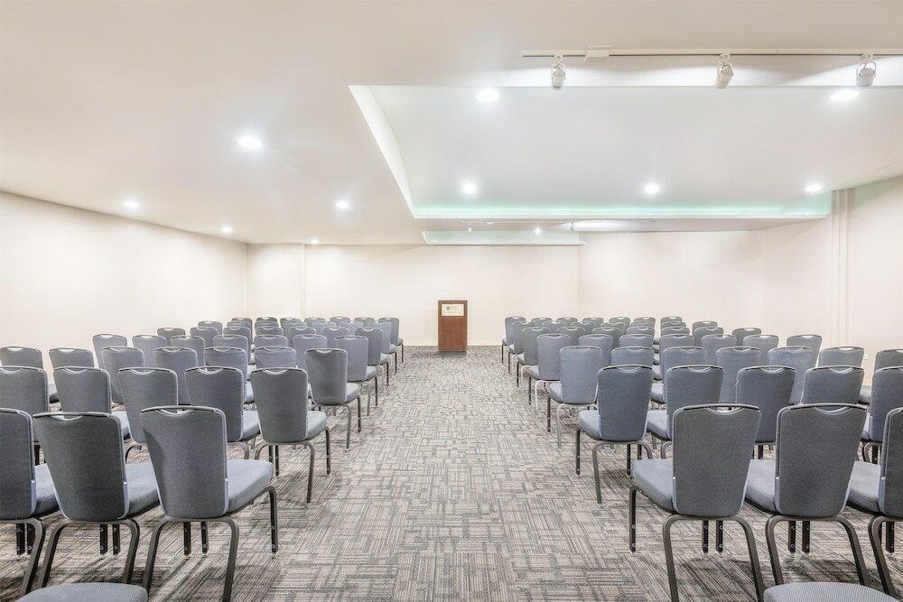 Фото Hyatt Regency Waikiki Beach Resort & SPA