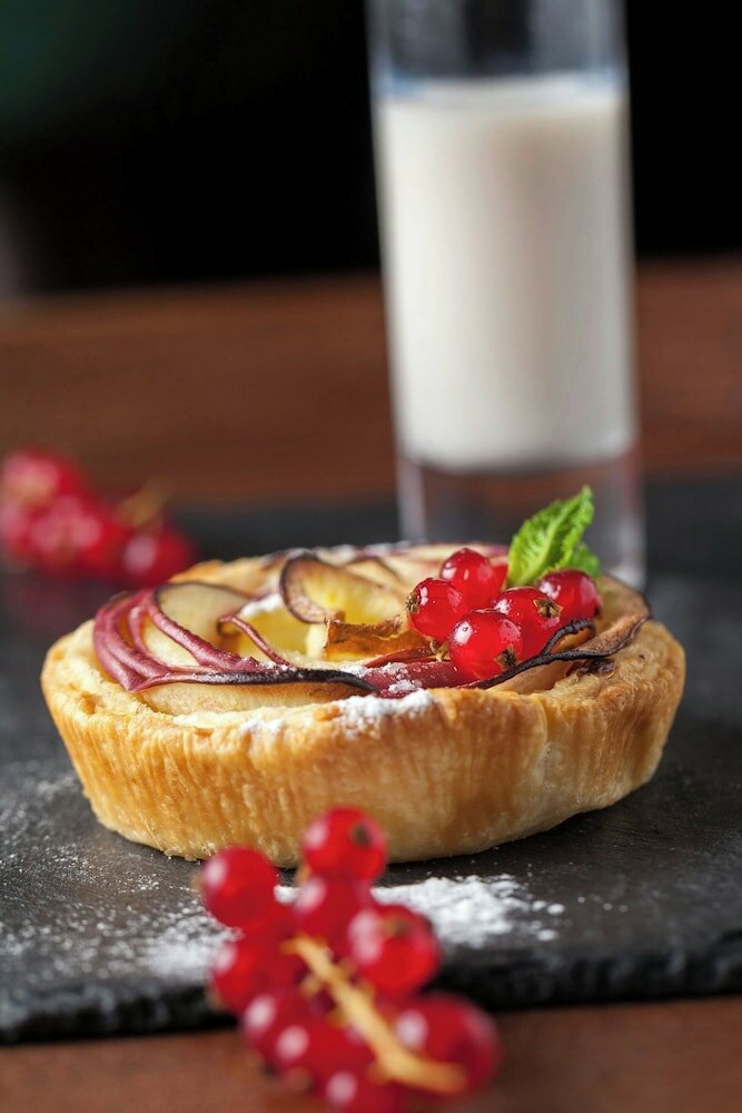 Фото Eugenia de Montijo, Autograph Collection