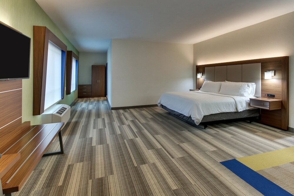 Фото Holiday Inn Express & Suites Ithaca, an Ihg Hotel