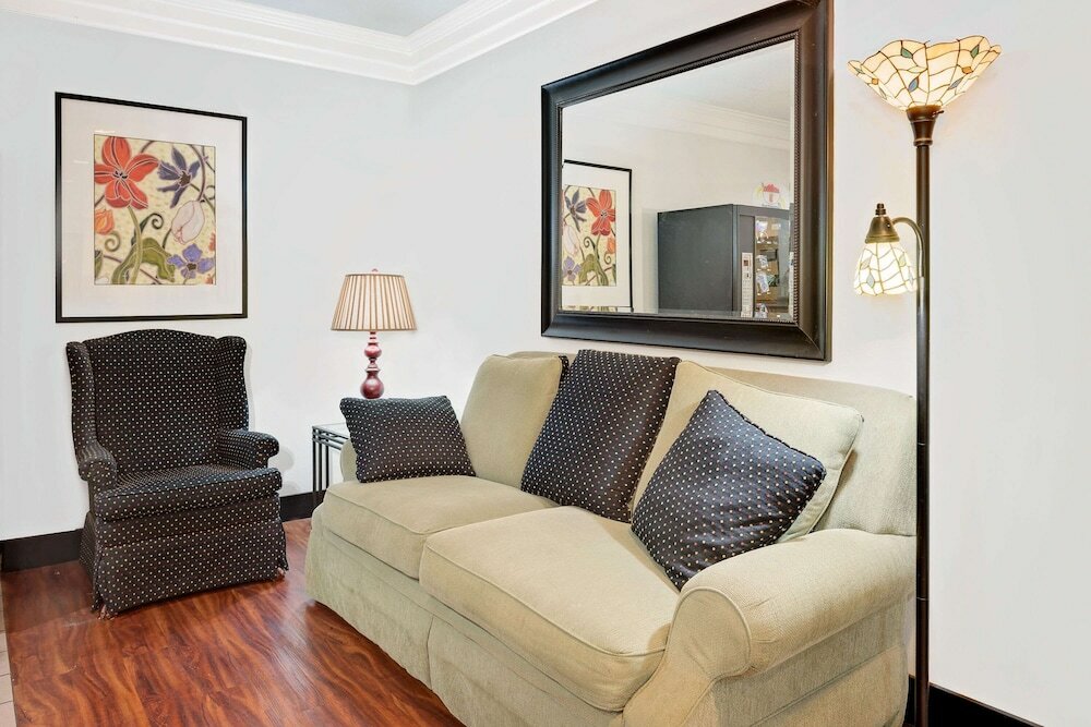 Фото Super 8 by Wyndham Metropolis