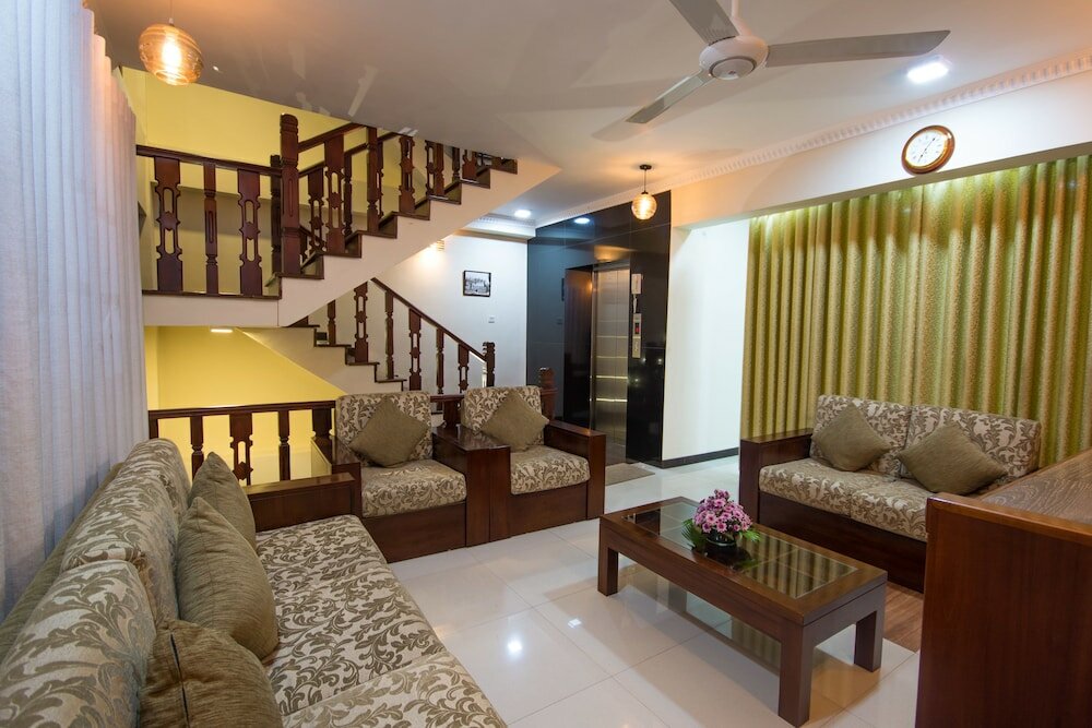 Фото Ceyloni City Hotel