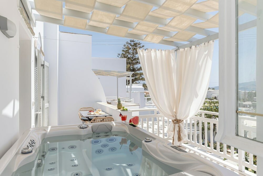 Фото Birikos Hotel & Suites