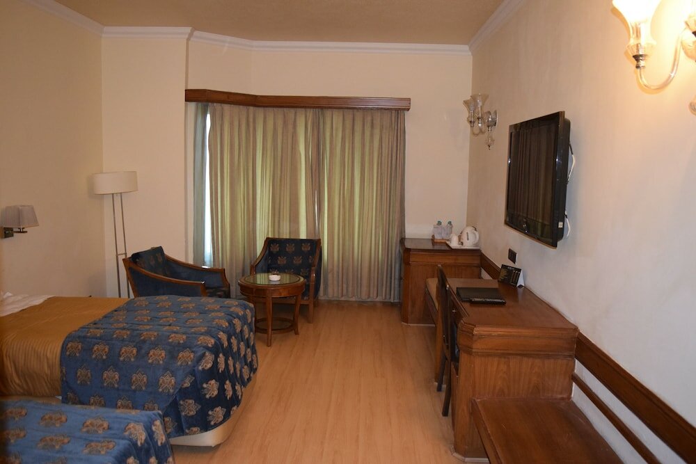 Фото Hotel Samrat Inn