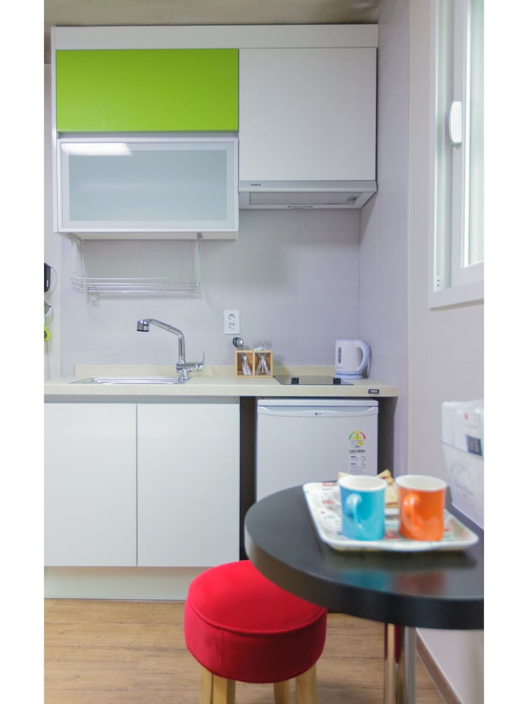 Фото Kw Hongdae Line Hostel