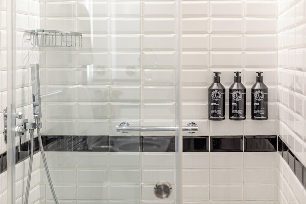 Фото The Independent Suites