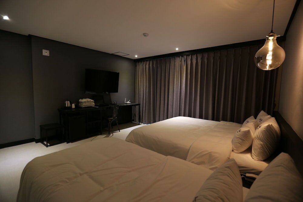 Фото Gupo Station Almond Hotel