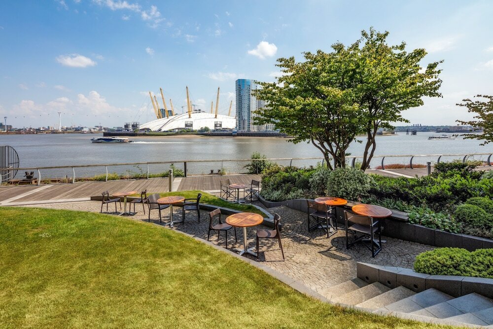 Фото Radisson Blu Edwardian New Providence Wharf Hotel, London