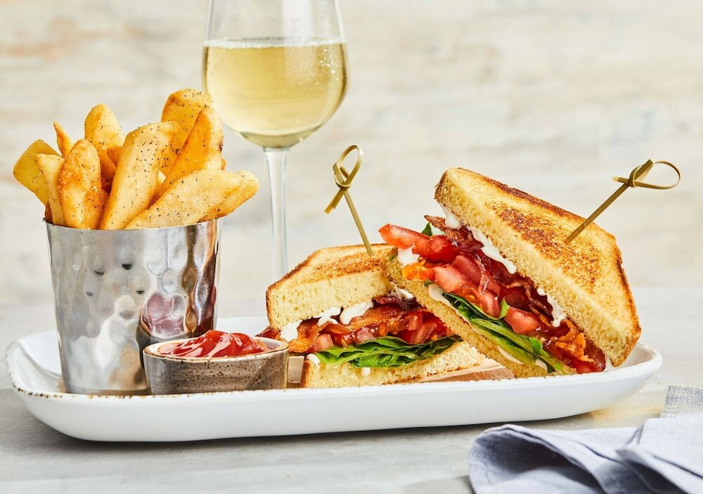 Фото Courtyard by Marriott Detroit Dearborn