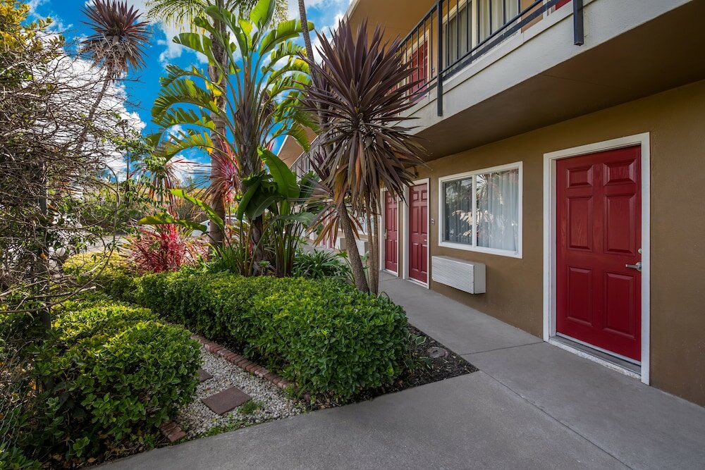 Фото Bay Breeze Inn