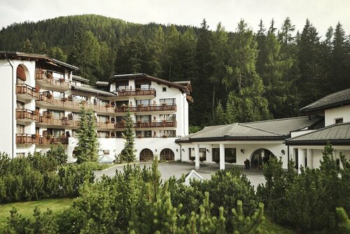 Внешний вид отеля Hotel Waldhuus Davos в Давосе, фото 1