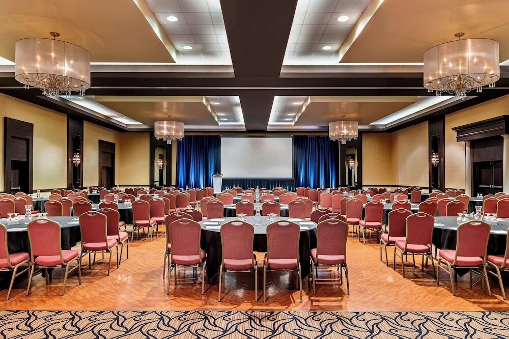 Фото Four Points by Sheraton London