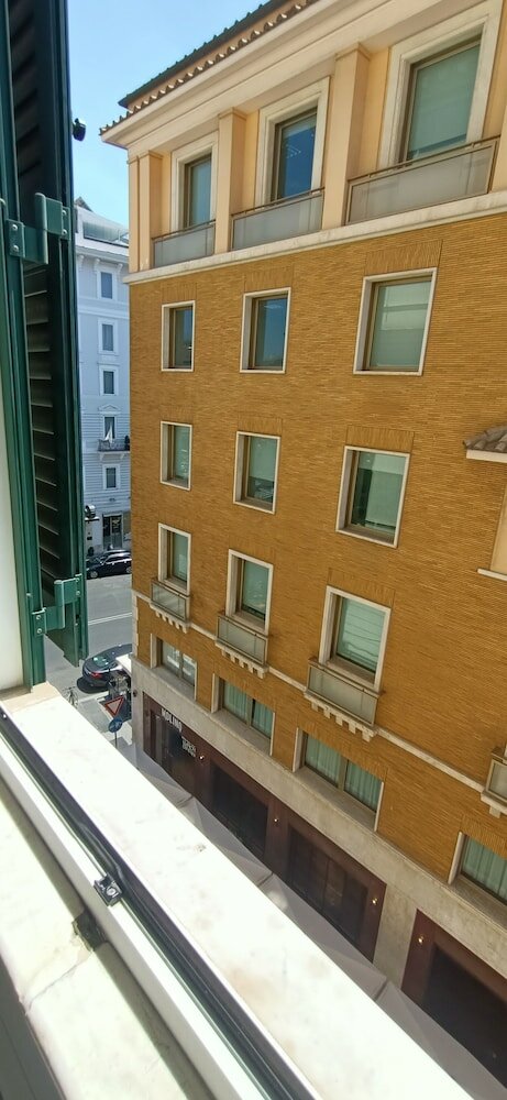 Фото Biancoreroma B&b