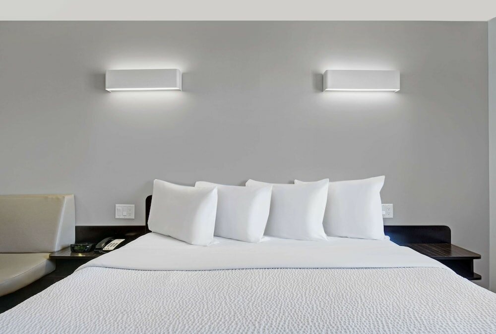 Фото Motel 6 Airdrie, Ab