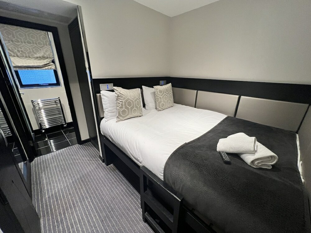 Фото Great St Helen Hotel