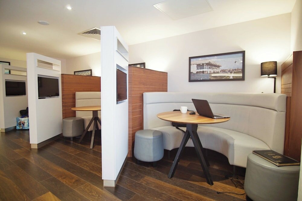 Фото Courtyard by Marriott Glasgow Airport