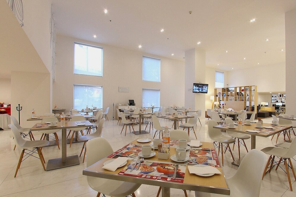 Фото Fiesta Inn Naucalpan