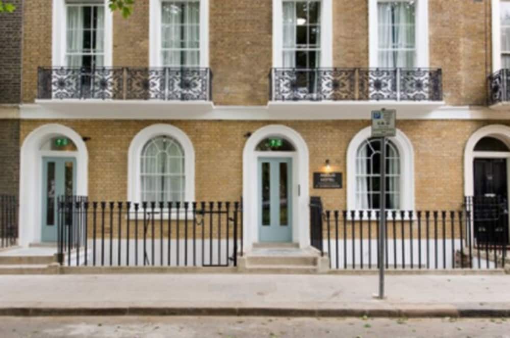 Фото The Angus Hotel