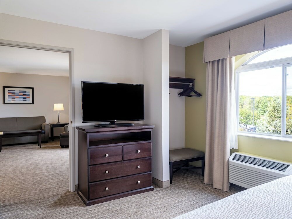 Фото Holiday Inn Express Hotel & Suites Chicago - Libertyville, an Ihg Hotel