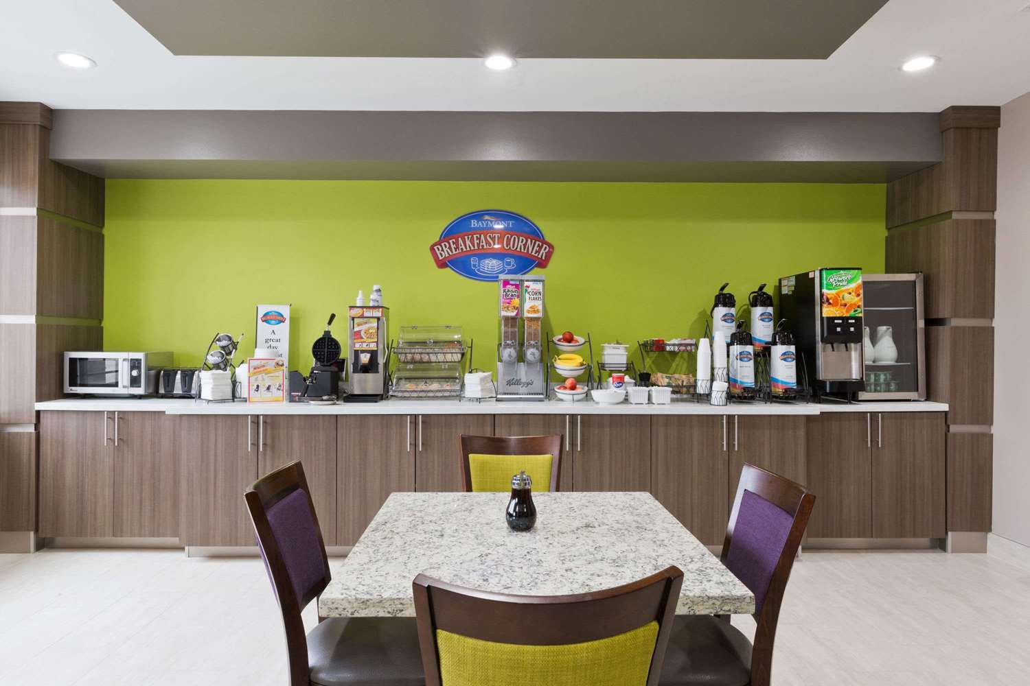 Фото Baymont by Wyndham Bryan College Station