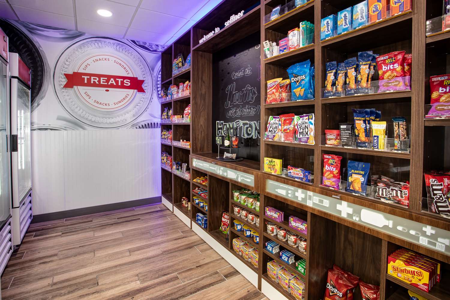 Фото Hampton Inn & Suites Tampa East