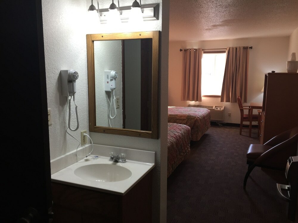 Фото Americas Best Value Inn Grand Forks