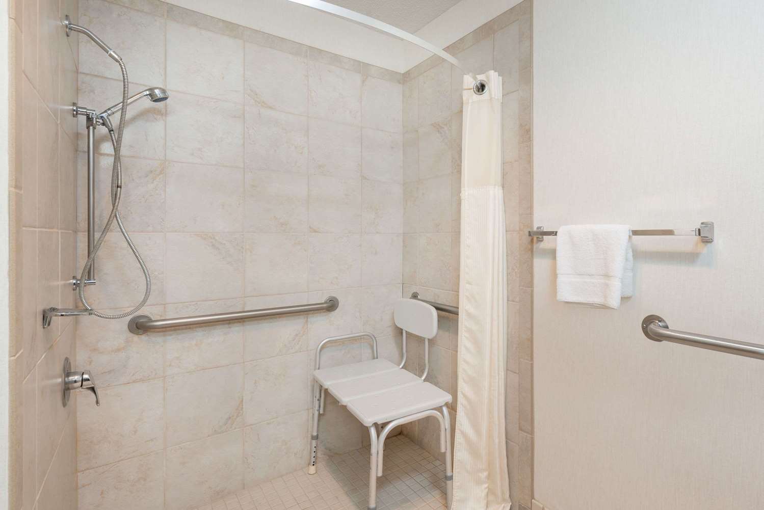 Фото Baymont by Wyndham Hot Springs