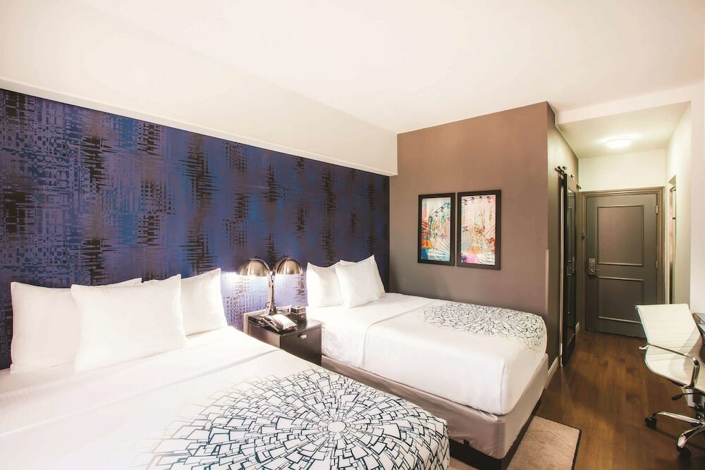 Фото Holiday Inn Express Dallas Downtown, an Ihg Hotel