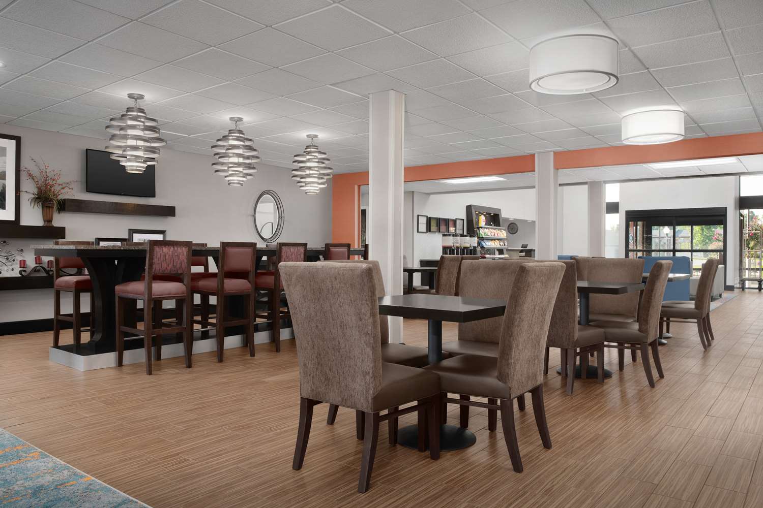 Фото Hampton Inn Russellville