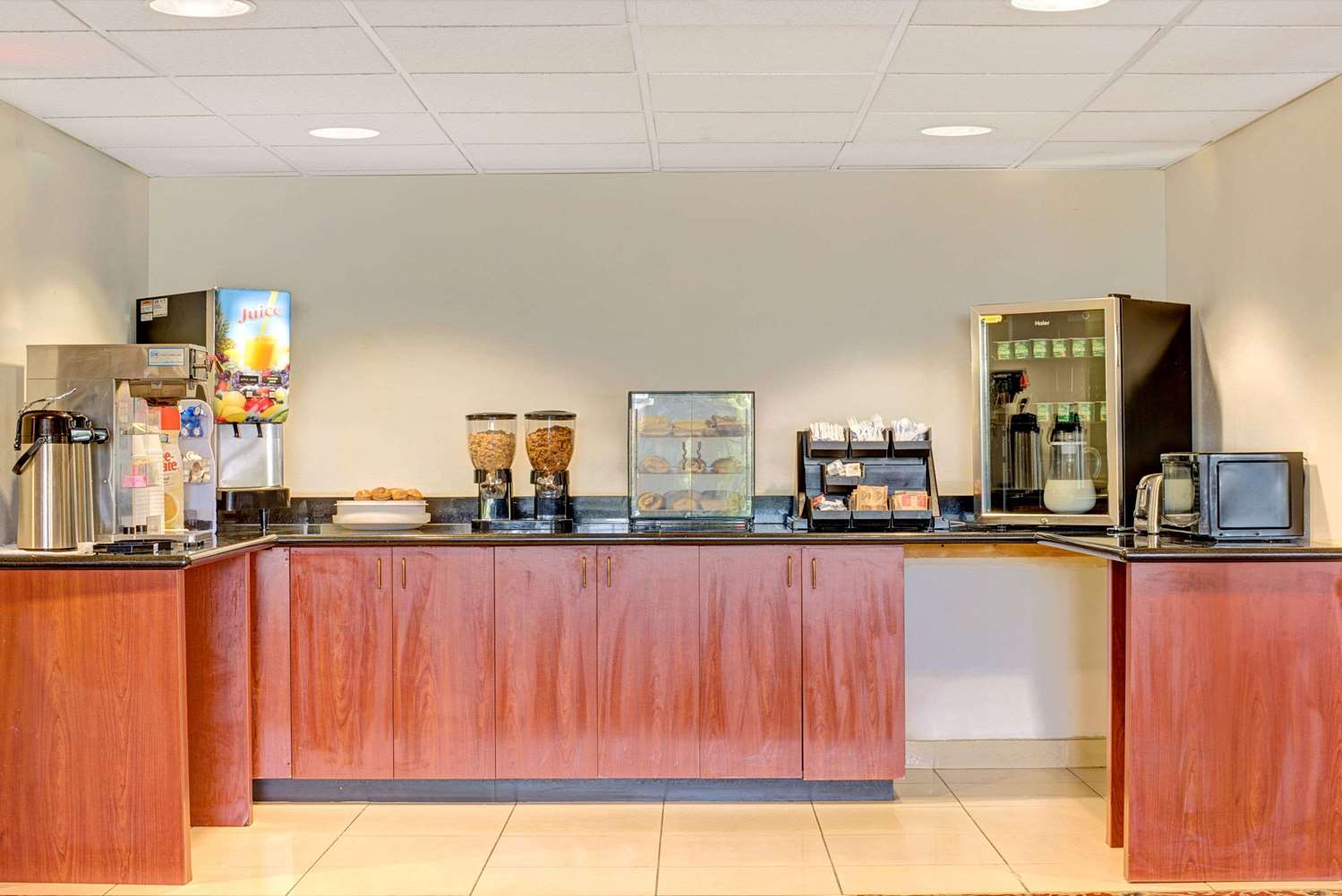 Фото Microtel Inn & Suites by Wyndham Raleigh