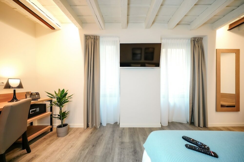 Фото Bergamo Inn 15