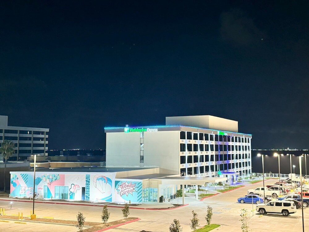 Фото Holiday Inn Express Corpus Christi Beachfront, an Ihg Hotel