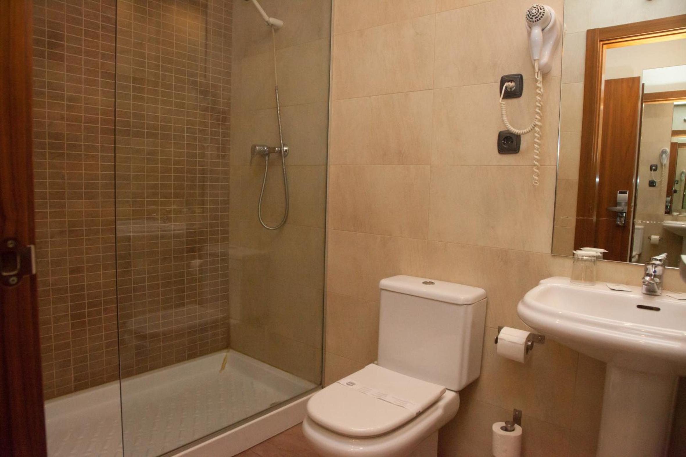 Фото Hotel Izelai