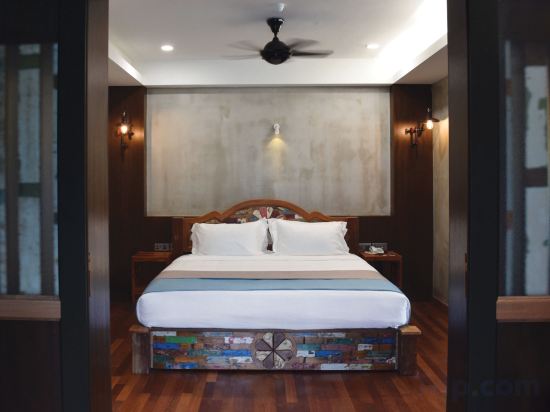 Фото Treasures Hotel and Suites