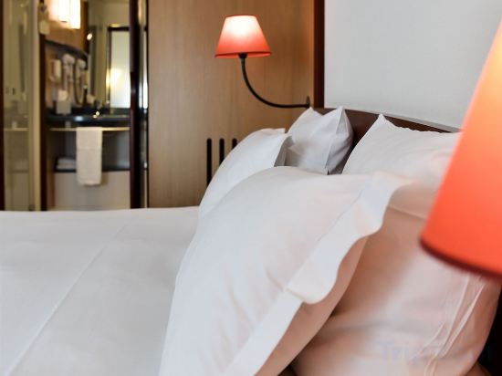 Фото Novotel Suites Reims Centre