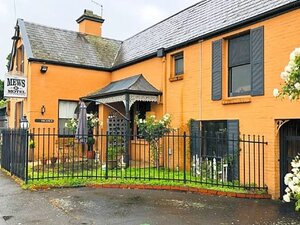 Гостиница The Mews Motel