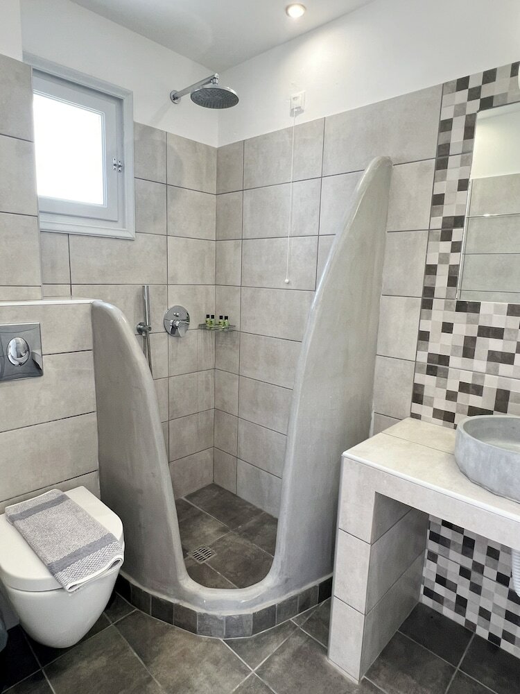 Фото White Lily - Adults Only 16 plus