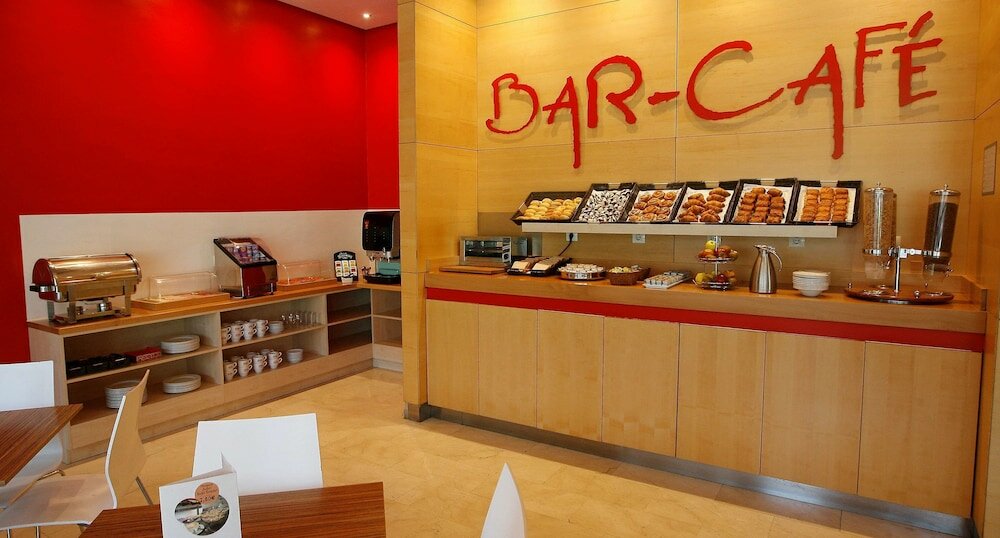 Фото Travelodge Madrid Torrelaguna