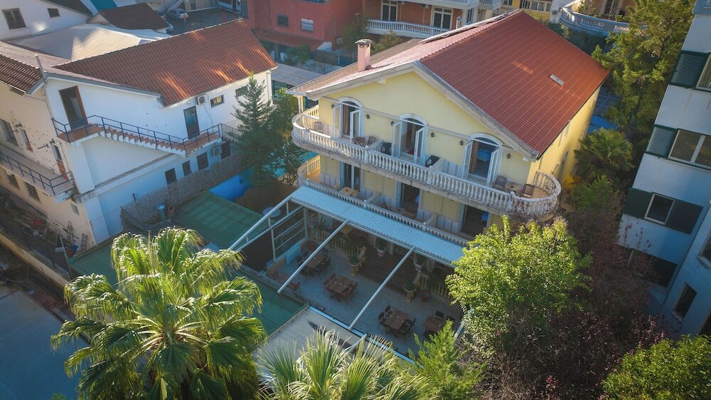 Фото отеля 2