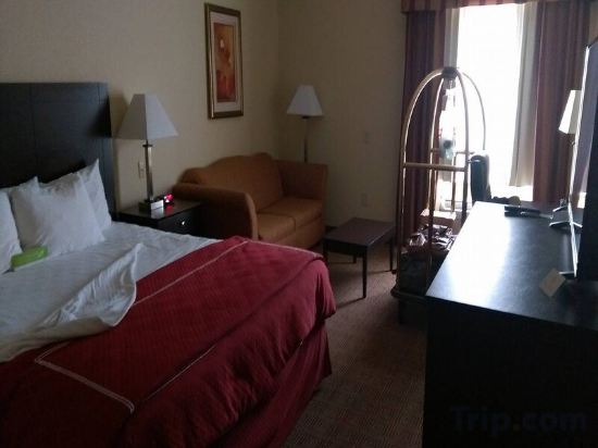 Фото La Quinta Inn & Suites by Wyndham Waxahachie