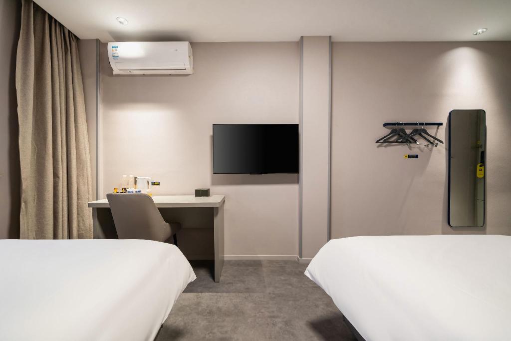 Фото 7Days Inn Shanghai LuJiaZui ShiMao Riviera GaRoaden