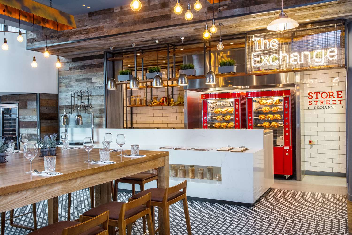 Фото DoubleTree by Hilton Manchester - Piccadilly