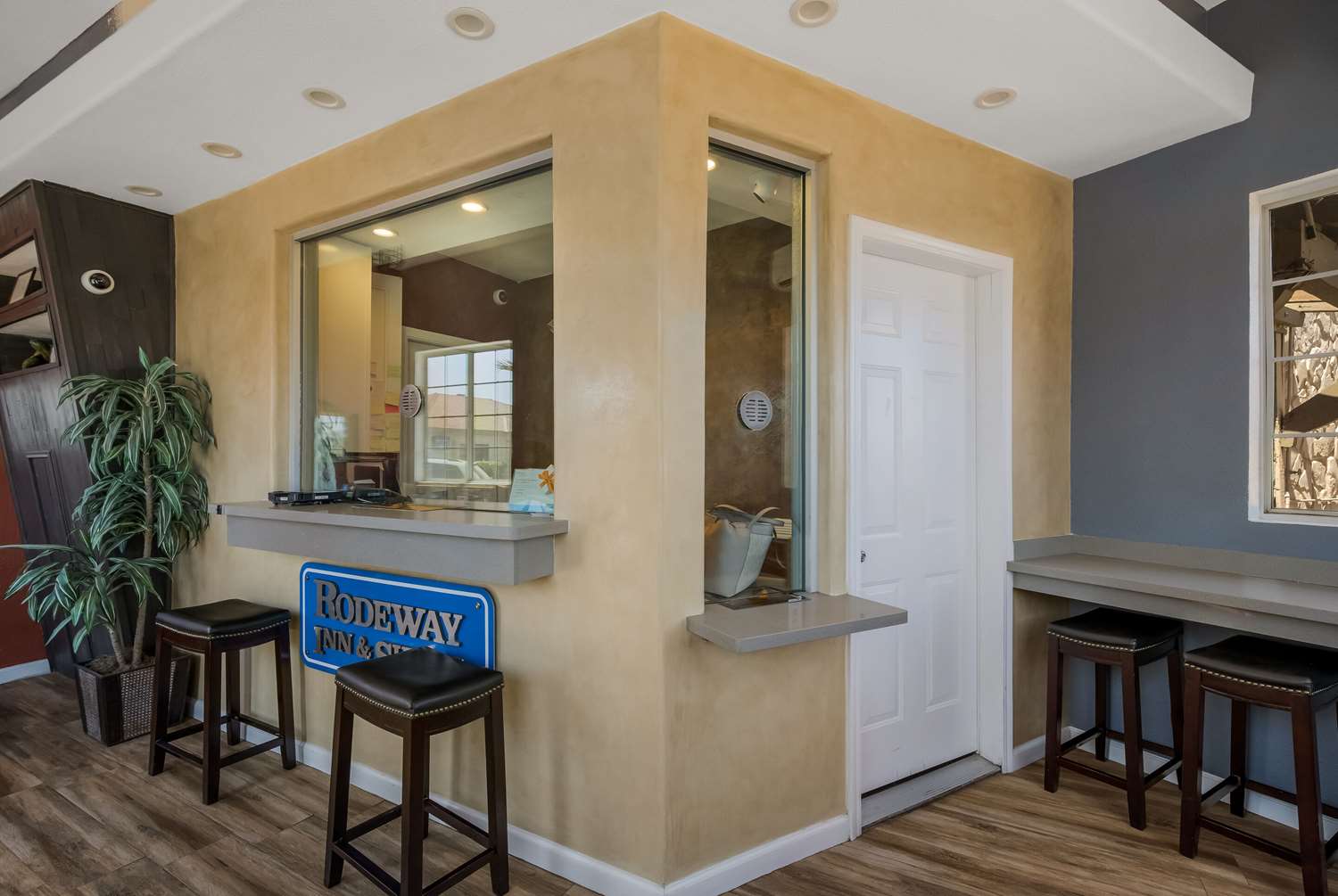 Фото Rodeway Inn near Coachella