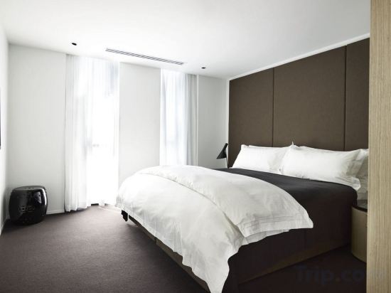 Фото Burbury Hotel & Apartments