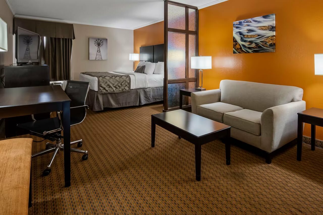 Фото Best Western Plus Lubbock Windsor Inn