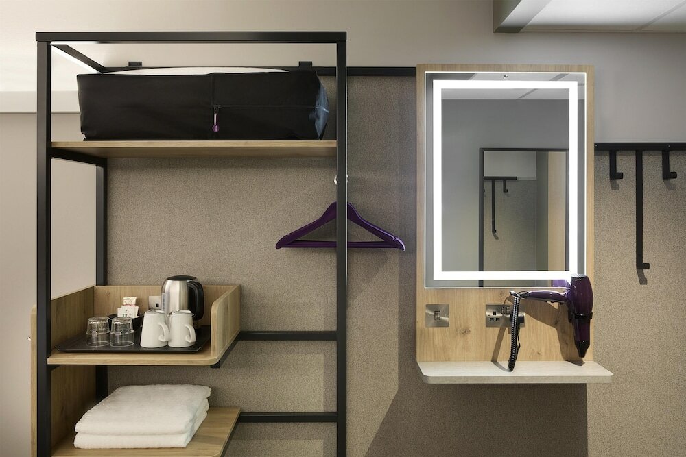 Фото Holiday Inn Express London - Newbury Park, an Ihg Hotel